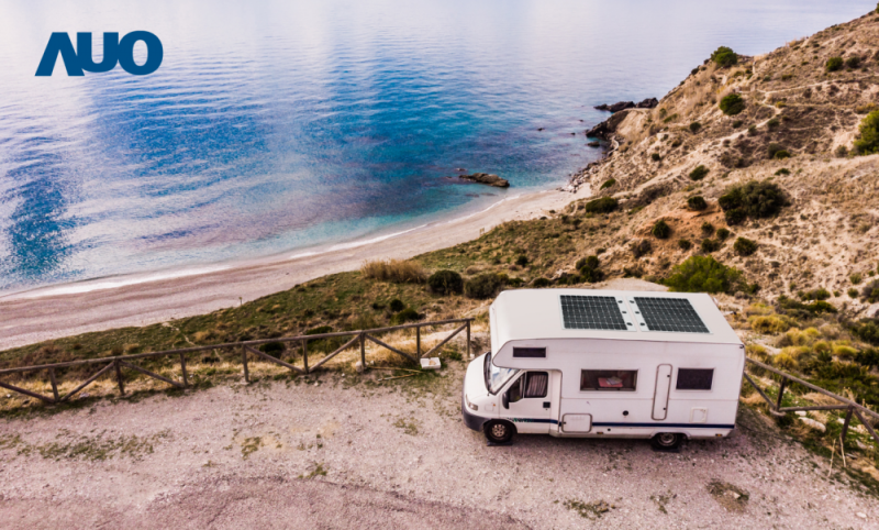 「可撓輕量化太陽光電板SunCurva」使用輕量特殊耐候型複合板取代傳統太陽能板的玻璃前板，不僅降低70%重量，每米平方僅3Kg；具有抗衝擊性能及通過電磁相容性測試，可應用於交通運輸工具，如露營車、遊艇等